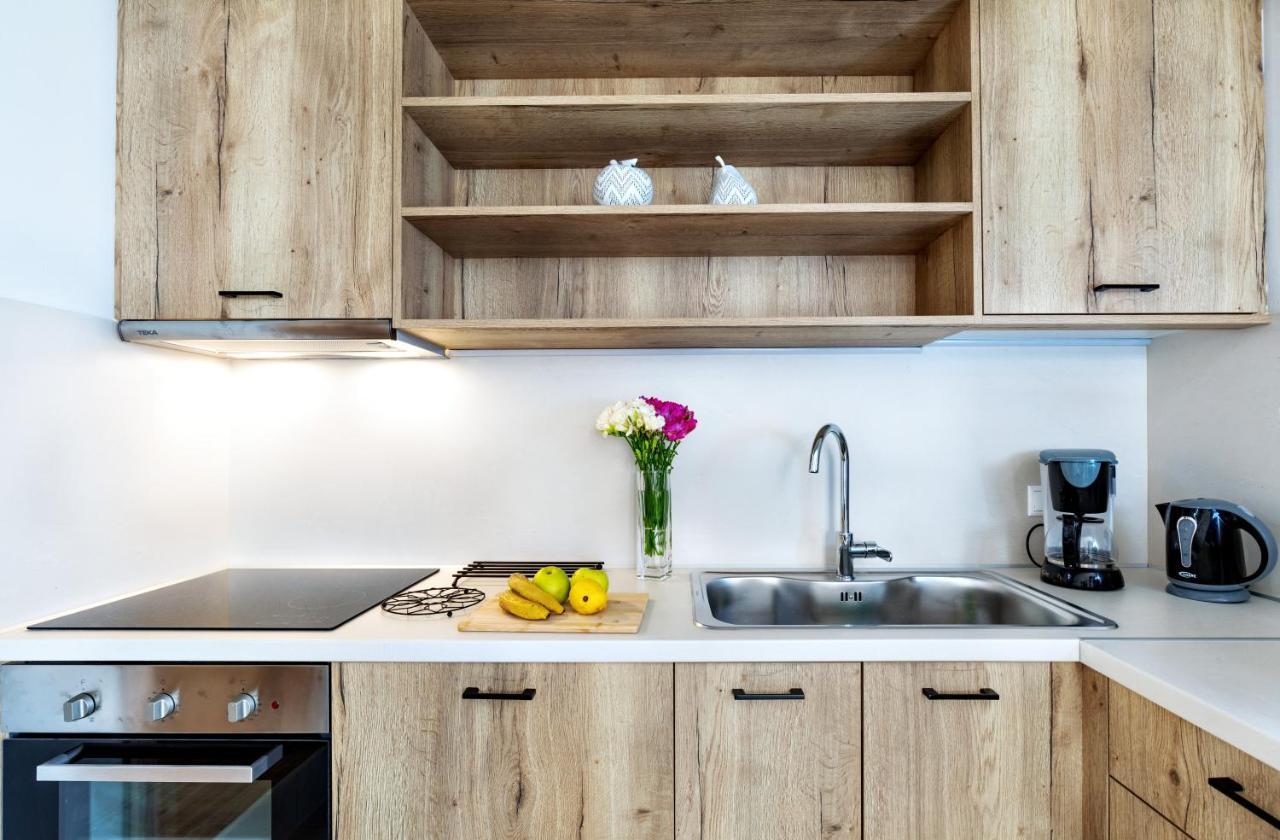 Mirthia Apartments Плакиас Экстерьер фото